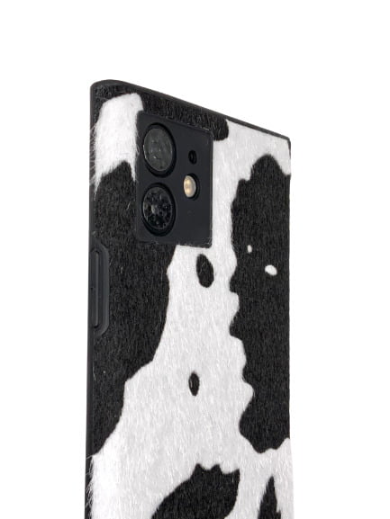photo d'une coque de protection pour iPhone 12 imitant la peau d'une vache