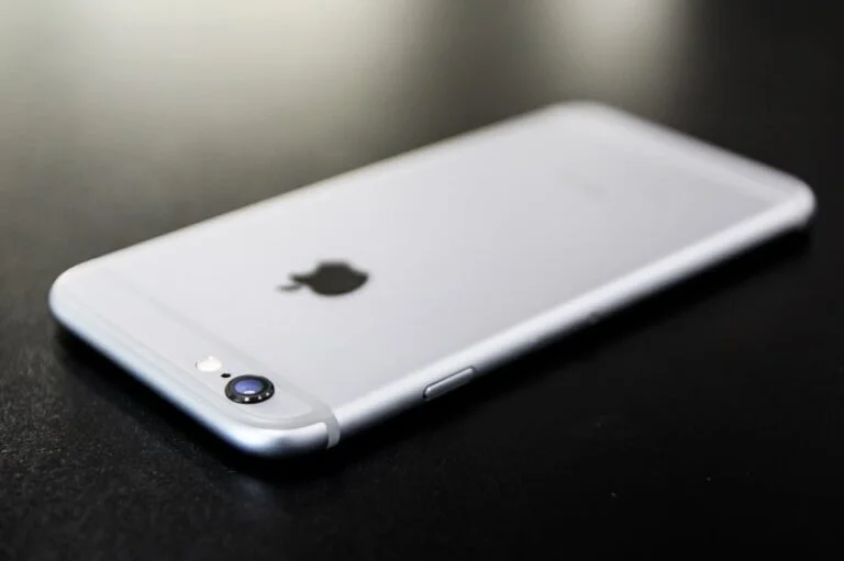 Vue de dos d'un Iphone 8 sans coque